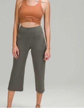 lululemon Align Super-High Rise Wide Leg Crop 23” with Pockets Size 12 Grey Sage
